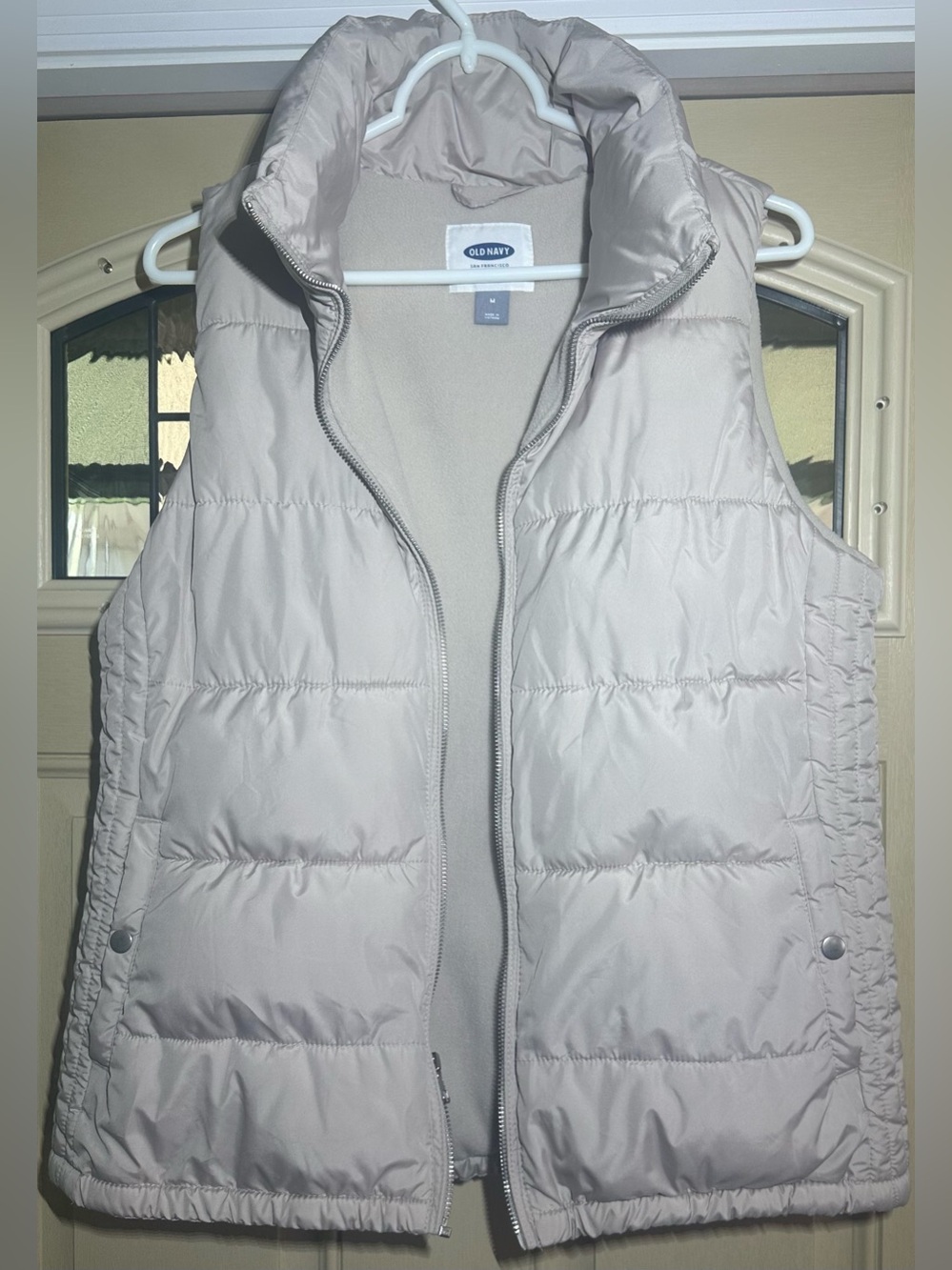 Old Navy Women's Light Taupe Quilted Puffer Vest